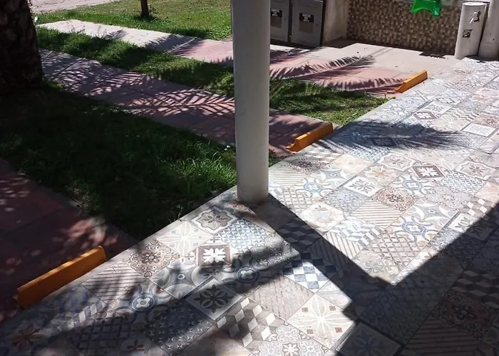 Lejos De Pindal